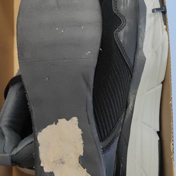 Kinetix Ayakkabıda Kötü Koku Ve Karton Taban Şoku