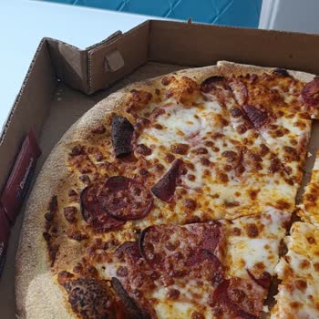 Yanmış Ve Kalitesiz Pizza Teslimatı, Sorun Çözülmedi