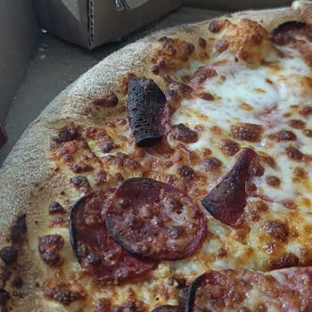 Yanmış Ve Kalitesiz Pizza Teslimatı, Sorun Çözülmedi