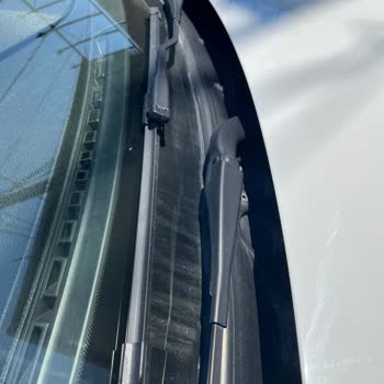 BMW 1.18 Silecek Altı Fitil Sorunu Ve Servis Çözüm Beklentisi