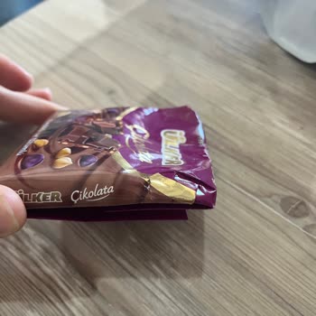 Ülker Çikolata Paketinde Eksik Ve Bozuk Ürün Sorunu