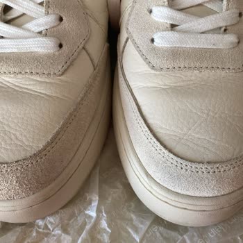 Bir Kez Giyilen Ayakkabıda Üretim Hatası Ve Mağaza İlgisizliği