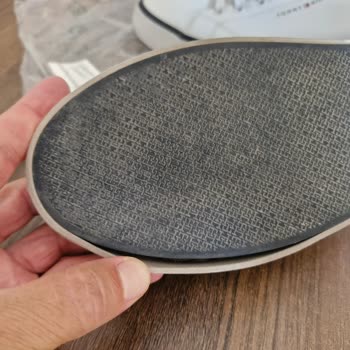 Kısa Sürede Tabanı Ayrılan Ayakkabı İçin Boyner Ve Tommy Hilfiger'dan Yetersiz Destek