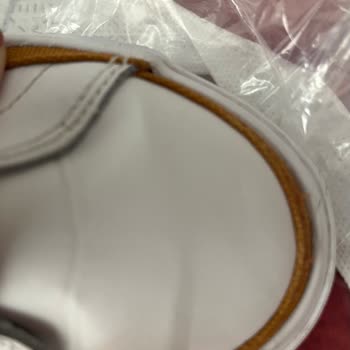 Nike Ayakkabıda Kırılma Ve Buruşma, Mağaza İlgisizliği