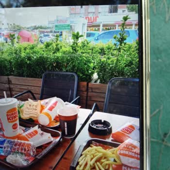 Burger King Şubesinde Temizlik Ve Personel Sorunu