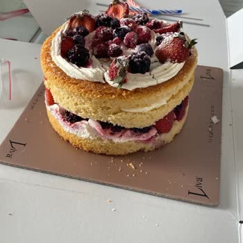 Taze Olmayan Pasta Ve Faturasız Teslimat Hayal Kırıklığı