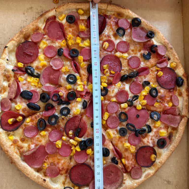 Büyük Boy Pizza Küçük Ve Soğuk Geldi İade Edemiyorum