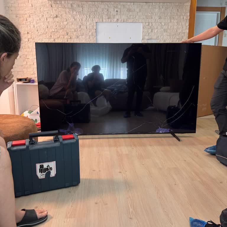 Kırık Gelen TV İçin Haftalardır Çözüm Bekliyorum, Kimse Bilgi Vermiyor