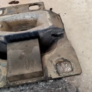 AVM Otoparkındaki Sert Kasisler Aracımda Hasara Yol Açtı