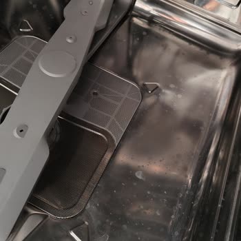 Sıfır Bulaşık Makinesinde Kötü Koku Ve Su Lekeleriyle Karşılaştık