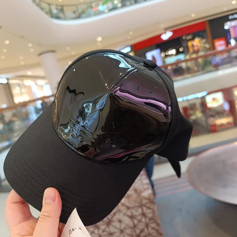 Adidas Yanlış Bilgilendirme İle Kadın Şapkası Erkek Ürünü Diye Satıldı, İade Reddedildi