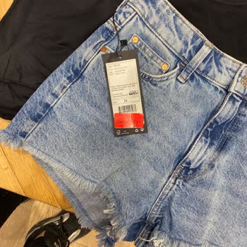 Aqua Florya Mavi Mağazasında Etiket Fiyatı Ve Personel İlgisizliği Sorunu