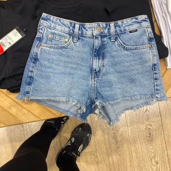 Aqua Florya Mavi Mağazasında Etiket Fiyatı Ve Personel İlgisizliği Sorunu