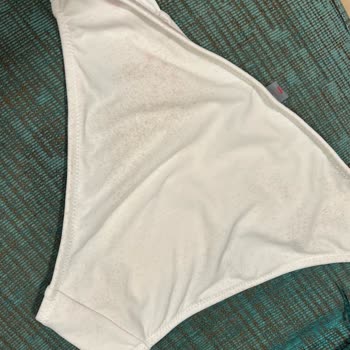 Bir Kullanımda Tahrip Olan Bikini Ve Çıkmayan Lekelerle Hayal Kırıklığı
