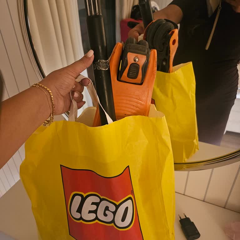 İkea Mağazasında Scooter Taşıma Konusunda Güvenlik Görevlisiyle Yaşanan Sorun