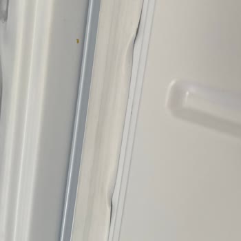 Uğur Soğutma Teslim Edilen Derin Dondurucu Defolu Ve Kapağı Düzgün Kapanmıyor!