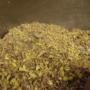 Aldığım Fıstıkta Taş, Odun Ve Böcek Çıktı, İade Talebime Ulaşamıyorum