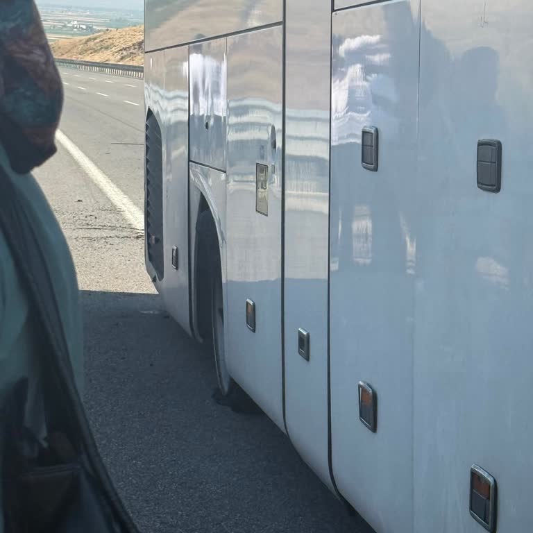 As Adana Seyahat Patlayan Tekerle Yolculukta Hayati Tehlike Ve İhmalkarlık