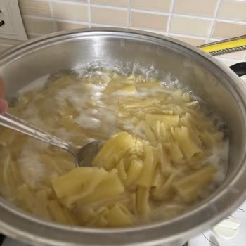 BİM'den Aldığım Makarna Haşlanınca Parçalandı, Misafirlerime Mahcup Oldum