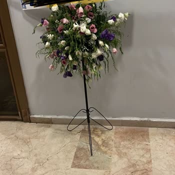 Düğün İçin Sipariş Edilen Çelenk Beklentileri Karşılamadı