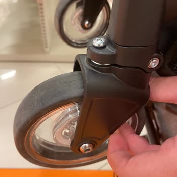 Bebek Arabasında Tekrarlayan Tekerlek Sorunu Ve Güvenlik Endişesi