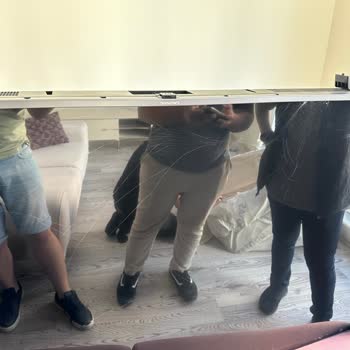 Kırık Televizyon Ve İlgisiz Müşteri Hizmetleri Hayal Kırıklığı