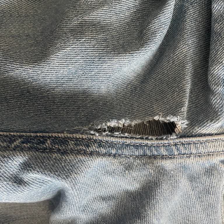 Aldığım Pantolonun İkinci Kalite Olduğu Mağazada Gizlenmiş