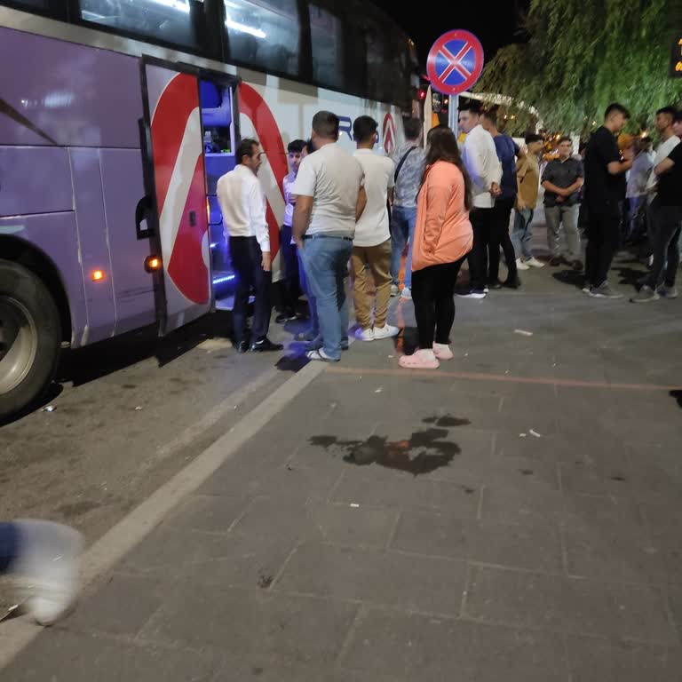 Otobüs Saatinde Gelmedi, Yol Kenarında Mağdur Edildik