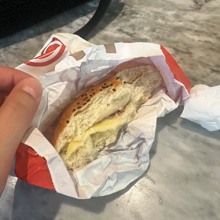 Havaalanı Kafesinde Ürün Kalitesi ve Fiyat Şikayeti