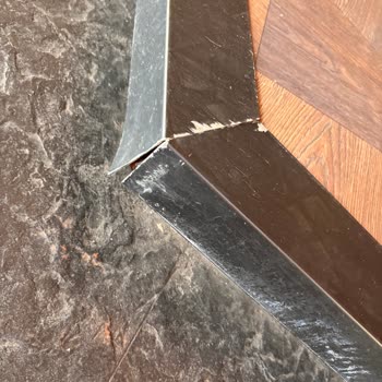 Alüminyum Çerçeve Yüzünden Ayakkabım Yırtıldı Mağaza İlgisiz Kaldı