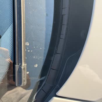 BMW 116ed Ön Cam Fitilinin Sebepsiz Çatlaması