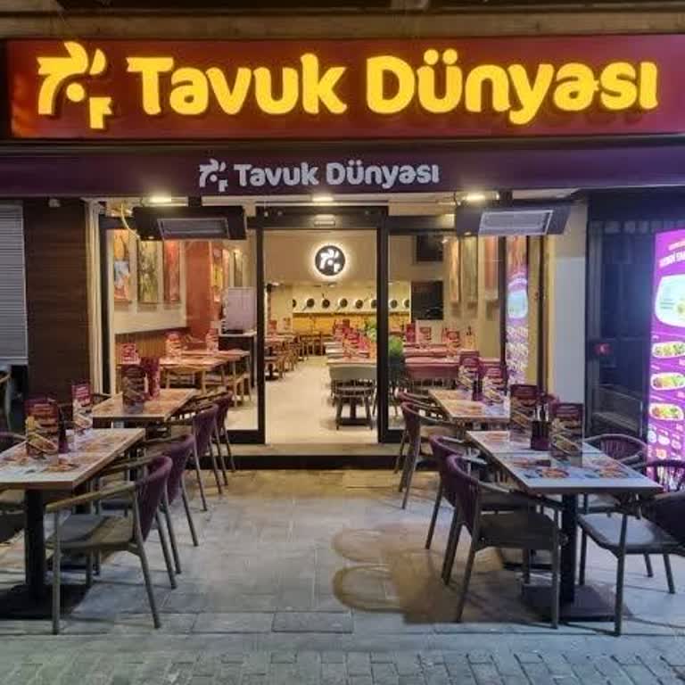 Tavuk Dünyasında Kaba İşletmeci Ve Rahatsız Edici Tutum