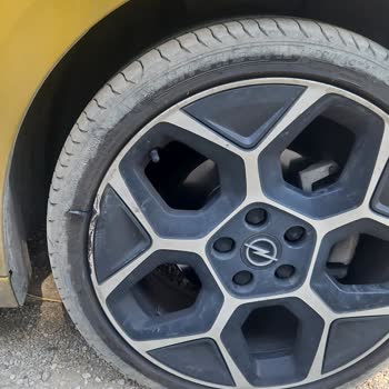 Yenişehir Girişindeki Üst Geçit Altında Görünmeyen Çukur Araçlara Zarar Veriyor