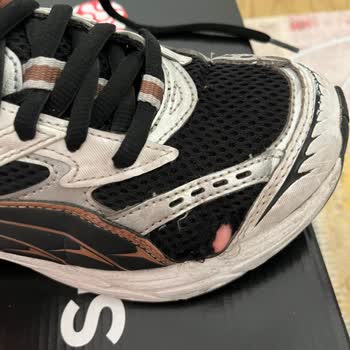 4 Ayda Açılan Ve Eriyen Ayakkabıya Ret Cevabı Mağduriyetimi Artırdı