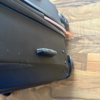 Ajet Hasarlı Bagajlarım İçin Bir Aydır Çözüm Sunmuyor