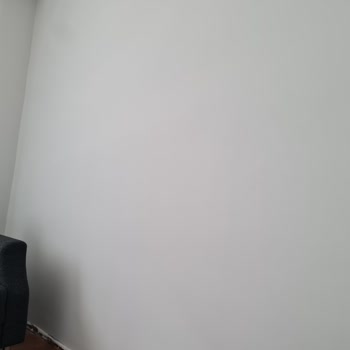 Aldığım Boya Duvarda İz Bıraktı Ve Rengi Griye Döndü Emeğim Boşa Gitti