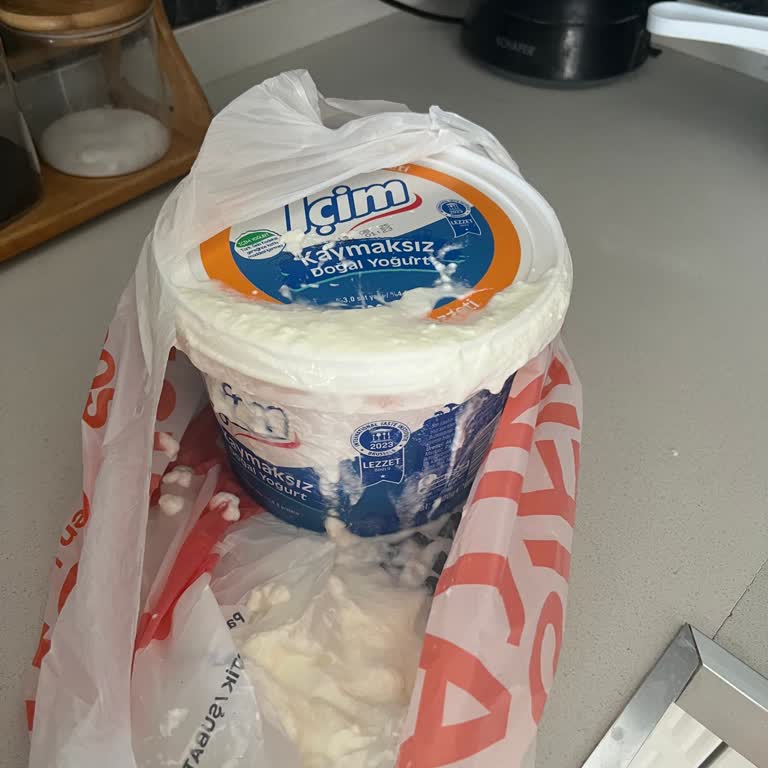 Dökülen Yoğurt Teslimatı Sonrası İade Ve Para Sorunu Yaşadım