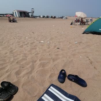 Şile Alacalı Sahilde Çöp Sorunu Aile Keyfini Gölgeliyor