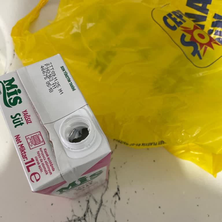 Şok Marketten Aldığım Sütlerin Kapakları Sürekli Açık Çıkıyor, Kontrol Yok