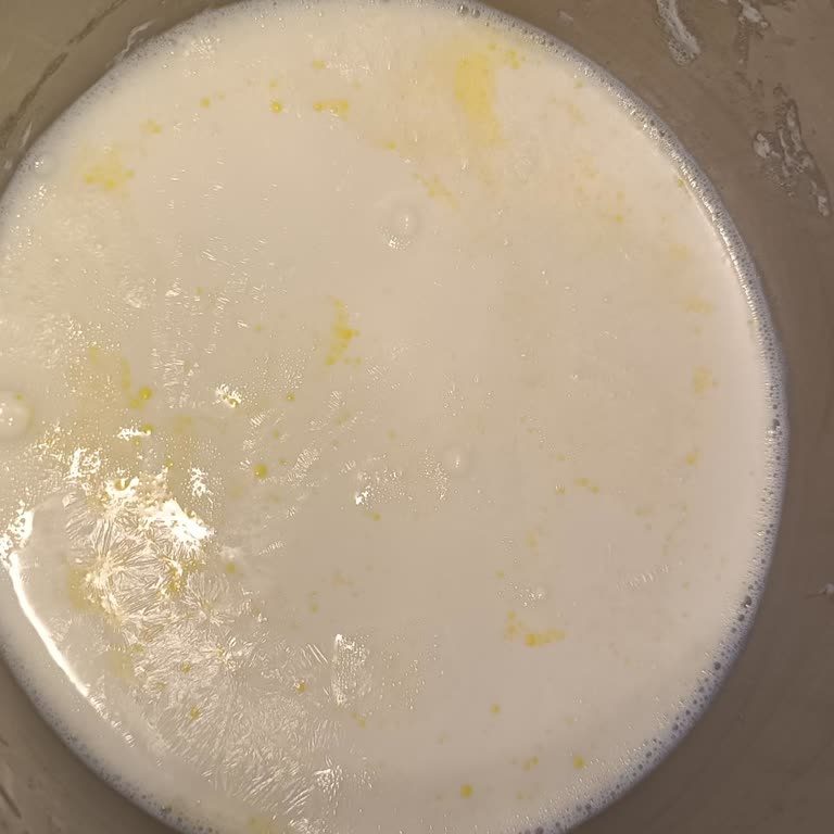 Aldığım Sütün İçinde Sarı Yağ Parçaları Çıktı, Açıklama Bekliyorum