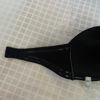 Sütyenin Silikon Kısmı Cildimi Mahvetti