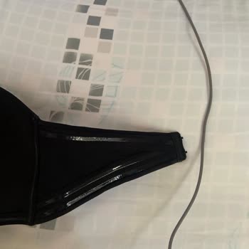 Sütyenin Silikon Kısmı Cildimi Mahvetti