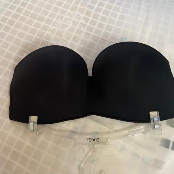 Sütyenin Silikon Kısmı Cildimi Mahvetti