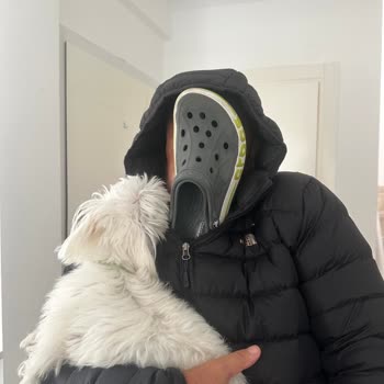 Güneşte Şekli Bozulan Crocs Terliklerle Yaşadıklarımız