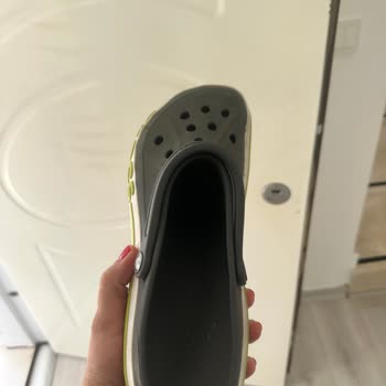 Güneşte Şekli Bozulan Crocs Terliklerle Yaşadıklarımız