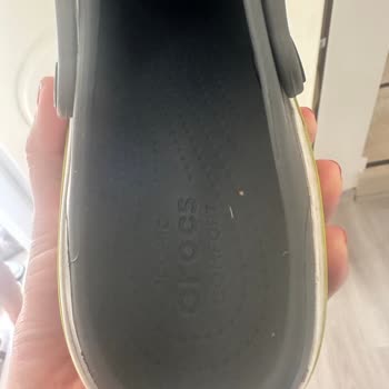 Güneşte Şekli Bozulan Crocs Terliklerle Yaşadıklarımız