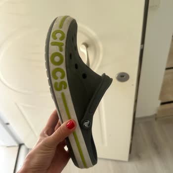 Güneşte Şekli Bozulan Crocs Terliklerle Yaşadıklarımız