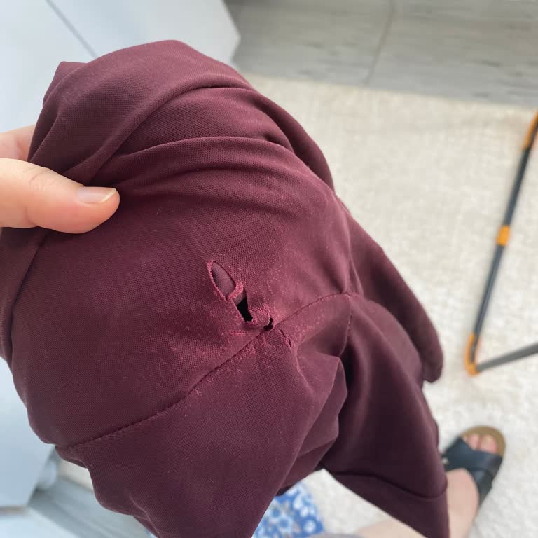 Kısa Sürede Yırtılan Ürün Ve Yetersiz Müşteri Desteği