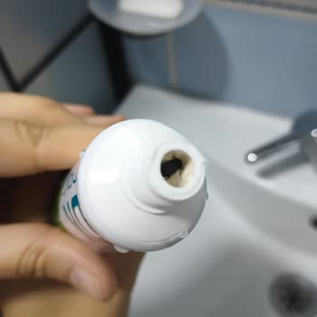 Diş Macunu Ambalajında Ölü Böcek Şoku: Hijyen Sorunu