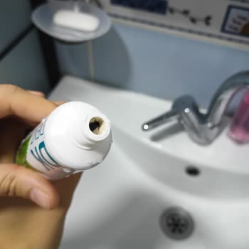 Diş Macunu Ambalajında Ölü Böcek Şoku: Hijyen Sorunu